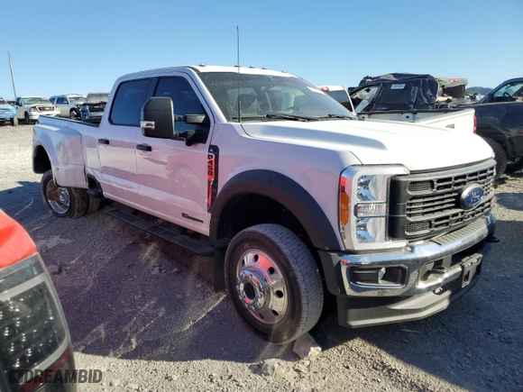 2023 Ford Super Duty F-450 DRW XL with VIN 1FT8W4DT5PEC72828, listed as a Copart auction lot 76585394 with 8,267 mi miles and Salvage Title. Bid and sale history available at carsss.com. Image 4.