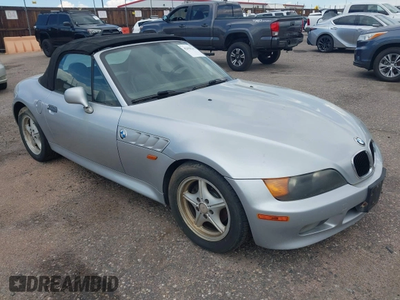 1996 BMW 3 Series Z3 1.9 z VIN 4USCH7323TLB72065, wystawiony jako IAAI lot #42638244 z przebiegiem 188 528 mil mil oraz . Historia ofert i sprzedaży dostępna na DreamBid. Obrazek 1.