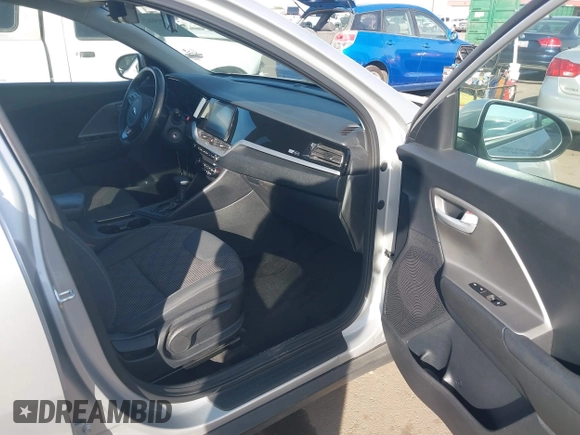 2020 Kia Niro LX with VIN KNDCB3LC3L5369229, listed as a IAAI auction lot 40950627 with 147,812 mi miles. Bid and sale history available at carsss.com. Image 5.