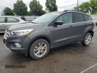 2018 Ford Escape SE z VIN 1FMCU9GD8JUC01679, wystawiony jako Copart lot #58239385 z przebiegiem 61 540 mil mil oraz Tytuł czysty. Historia ofert i sprzedaży dostępna na DreamBid. Obrazek 1.