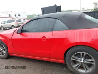2014 Ford Mustang V6 с VIN 1ZVBP8EMXE5243143, выставлен на аукционе IAAI как лот 42590172 с пробегом 373 579 миль миль и . История ставок и продаж доступна на DreamBid. Изображение 14.