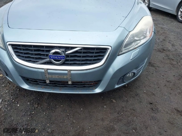 2011 Volvo C70 with VIN YV1672MC1BJ118197, listed as a IAAI auction lot 41930726 with NaN miles. Bid and sale history available at carsss.com. Image 6.