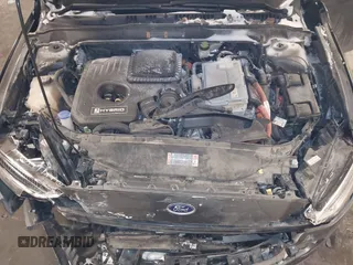 2018 Ford Fusion Hybrid Titanium with VIN 3FA6P0RU4JR147831, listed as a IAAI auction lot 41586033 with 101,088 mi miles. Bid and sale history available at carsss.com. Image 10.