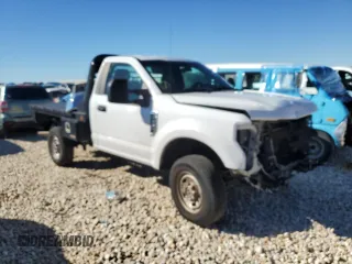 2018 Ford Super Duty F-250 SRW XL with VIN 1FDBF2B60JEC06830, listed as a Copart auction lot 84163034 with 123,540 mi miles and Salvage Title. Bid and sale history available at carsss.com. Image 4.