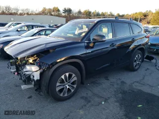 2023 Toyota Highlander L with VIN 5TDKDRBH9PS041402, listed as a Copart auction lot 82399854 with 30,208 mi miles and Salvage Title. Bid and sale history available at carsss.com. Image 1.