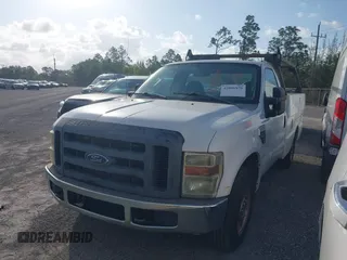2008 Ford F-250 z VIN 1FDNF20588EA26822, wystawiony jako IAAI lot #42096970 z przebiegiem 301 665 mil mil oraz . Historia ofert i sprzedaży dostępna na DreamBid. Obrazek 2.