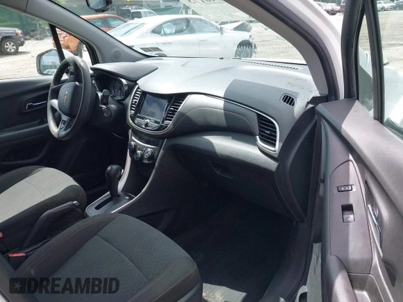 2021 Chevrolet Trax LS with VIN KL7CJKSB8MB302437, listed as a IAAI auction lot 42340173 with 26,159 mi miles and . Bid and sale history available at DreamBid. Image 5.