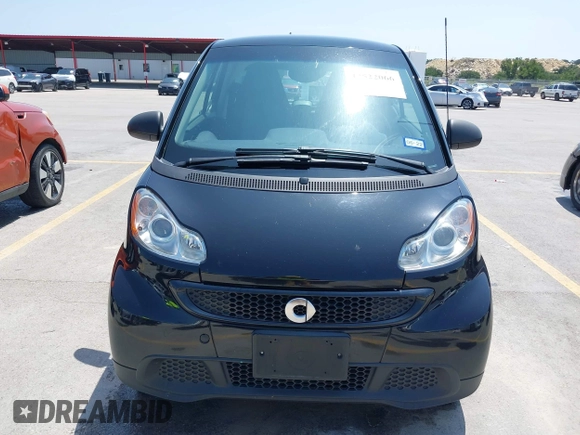 2015 Smart fortwo Passion z VIN WMEEJ3BA9FK805052, wystawiony jako IAAI lot #42522066 z przebiegiem 101 506 mil mil oraz . Historia ofert i sprzedaży dostępna na DreamBid. Obrazek 6.