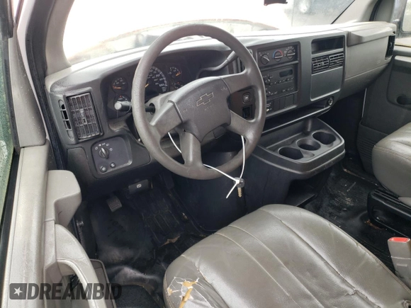 2006 Chevrolet Express Cargo z VIN 1GCGG25V161214847, wystawiony jako Copart lot #59890395 z przebiegiem 145 720 mil mil oraz Czysty tytuł • Clean title. Historia ofert i sprzedaży dostępna na DreamBid. Obrazek 8.