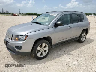 2017 Jeep Compass Sport z VIN 1C4NJCBA0HD147935, wystawiony jako Copart lot #62704255 z przebiegiem 136 711 mil mil oraz Szkoda całkowita • Salvage title. Historia ofert i sprzedaży dostępna na DreamBid. Obrazek 1.