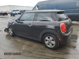 2021 MINI Hardtop Cooper с VIN WMWXR3C06M2N12998, выставлен на аукционе Copart как лот 79142464 с пробегом 44 825 миль миль и Списание • Salvage title. История ставок и продаж доступна на DreamBid. Изображение 2.