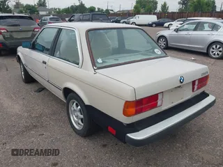 1985 BMW 3 Series с VIN WBAAK8404F8779112, выставлен на аукционе IAAI как лот 42752903 с пробегом 157 085 миль миль и . История ставок и продаж доступна на DreamBid. Изображение 3.