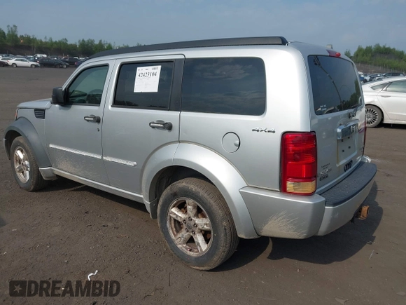 2010 Dodge Nitro SXT z VIN 1D4PU5GK8AW146087, wystawiony jako IAAI lot #42423104 z przebiegiem 220 381 mil mil oraz . Historia ofert i sprzedaży dostępna na DreamBid. Obrazek 3.