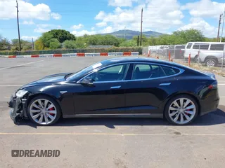 2013 Tesla Model S z VIN 5YJSA1CG0DFP17932, wystawiony jako IAAI lot #42212413 z przebiegiem 76 214 mil mil oraz . Historia ofert i sprzedaży dostępna na DreamBid. Obrazek 14.