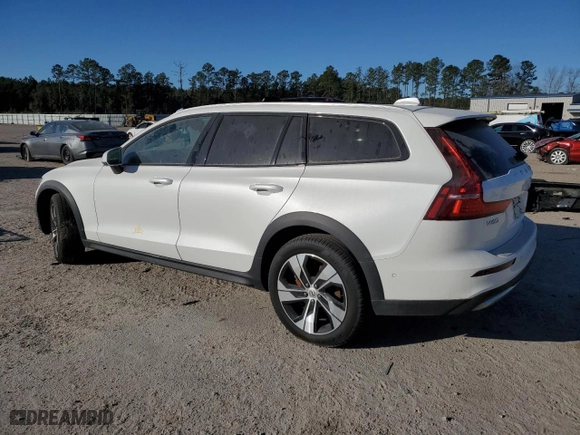 2024 Volvo V60 Cross Country Plus with VIN YV4L12WY0R2135500, listed as a Copart auction lot 85608904 with 11,631 mi miles and Salvage Title. Bid and sale history available at carsss.com. Image 2.