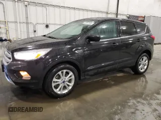 2019 Ford Escape SE z VIN 1FMCU9GD3KUA47206, wystawiony jako Copart lot #59961545 z przebiegiem 63 732 mil mil oraz Czysty tytuł • Clean title. Historia ofert i sprzedaży dostępna na DreamBid. Obrazek 1.