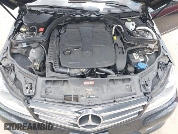 2014 Mercedes-Benz C 300 Sport z VIN WDDGF8AB6ER324705, wystawiony jako IAAI lot #41901610 z przebiegiem 83 748 mil mil oraz . Historia ofert i sprzedaży dostępna na DreamBid. Obrazek 10.