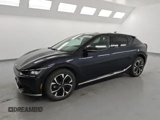 2023 Kia EV6 Wind z VIN KNDC34LA2P5150804, wystawiony jako Copart lot #55980695 z przebiegiem 59 743 mil mil oraz Czysty tytuł • Clean title. Historia ofert i sprzedaży dostępna na DreamBid. Obrazek 1.