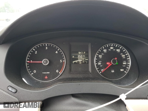 2013 Volkswagen Jetta TDI with VIN 3VWLL7AJ8DM352991, listed as a Copart auction lot 68473304 with 102,097 mi miles and Salvage title. Bid and sale history available at DreamBid. Image 9.