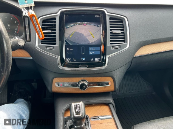 2021 Volvo XC90 Momentum z VIN YV4A22PK4M1675848, wystawiony jako Copart lot #49580865 z przebiegiem 138 201 mil mil oraz Czysty tytuł • Clean title. Historia ofert i sprzedaży dostępna na DreamBid. Obrazek 10.