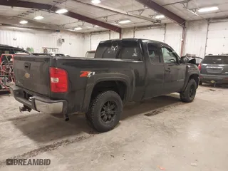 2010 Chevrolet Silverado 1500 LT with VIN 1GCSKSE30AZ132965, listed as a IAAI auction lot 41532816 with 224,632 mi miles. Bid and sale history available at carsss.com. Image 4.