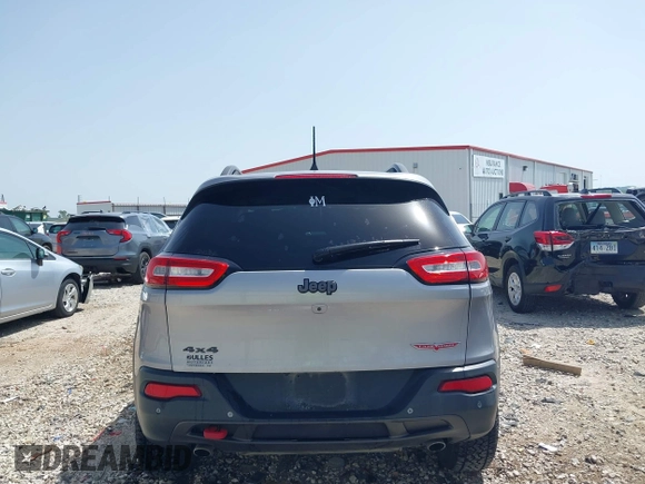 2017 Jeep Cherokee Trailhawk z VIN 1C4PJMBSXHW601720, wystawiony jako IAAI lot #42237975 z przebiegiem 92 239 mil mil oraz . Historia ofert i sprzedaży dostępna na DreamBid. Obrazek 17.