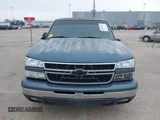 2006 Chevrolet Silverado 1500 LT1 with VIN 2GCEK13Z961322732, listed as a IAAI auction lot 41569252 with 306,896 mi miles. Bid and sale history available at carsss.com. Image 13.