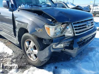 2007 Toyota Land Cruiser with VIN JTEHT05J372107212, listed as a IAAI auction lot 41281746 with 136,460 mi miles. Bid and sale history available at carsss.com. Image 6.