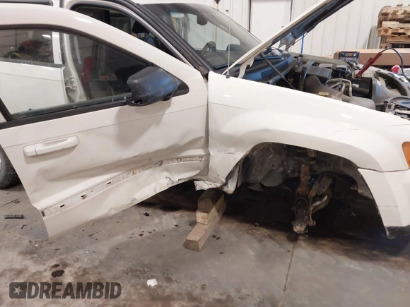 2010 Jeep Grand Cherokee Laredo with VIN 1J4PR4GK7AC126059, listed as a IAAI auction lot 41599058 with 154,192 mi miles. Bid and sale history available at carsss.com. Image 6.