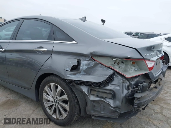 2014 Hyundai Sonata SE with VIN 5NPEC4AC3EH876729, listed as a IAAI auction lot 42040799 with 50,395 mi miles and . Bid and sale history available at DreamBid. Image 6.