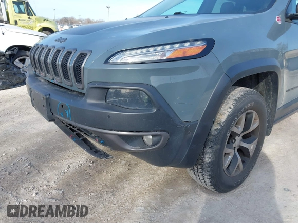 2014 Jeep Cherokee Trailhawk z VIN 1C4PJMBS5EW147579, wystawiony jako IAAI lot #41781543 z przebiegiem 155 751 mil mil oraz . Historia ofert i sprzedaży dostępna na DreamBid. Obrazek 20.