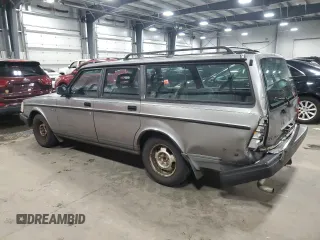 1992 Volvo 240 z VIN YV1AW8808N1915311, wystawiony jako Copart lot #56024205 z przebiegiem 183 955 mil mil oraz Szkody całkowita. Historia ofert i sprzedaży dostępna na DreamBid. Obrazek 2.
