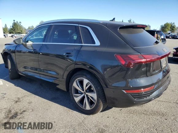 2024 Audi Q8 e-tron Premium Plus z VIN WA15AAGE1RB033711, wystawiony jako Copart lot #88577355 z przebiegiem 13 411 mil mil oraz Szkoda całkowita • Salvage title. Historia ofert i sprzedaży dostępna na DreamBid. Obrazek 2.