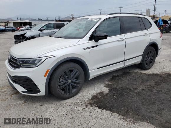 2022 Volkswagen Tiguan SE R-Line Black with VIN 3VVCB7AXXNM109437, listed as a Copart auction lot 59607495 with 30,985 mi miles and Salvage title. Bid and sale history available at DreamBid. Image 1.