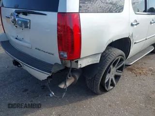 2008 Cadillac Escalade z VIN 1GYFK63818R156980, wystawiony jako IAAI lot #41711385 z przebiegiem 182 863 mil mil oraz . Historia ofert i sprzedaży dostępna na DreamBid. Obrazek 12.
