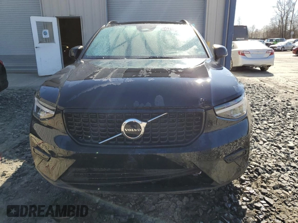 2024 Volvo XC40 Core Bright Theme z VIN YV4L12UK8R2334535, wystawiony jako Copart lot #50716025 z przebiegiem 22 014 mil mil oraz Czysty tytuł • Clean title. Historia ofert i sprzedaży dostępna na DreamBid. Obrazek 5.