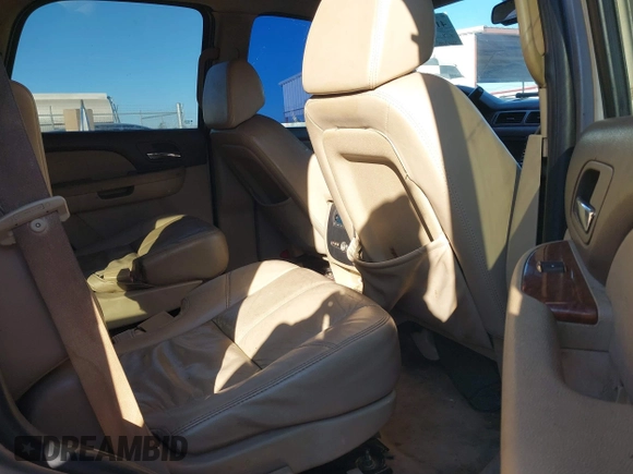 2007 GMC Yukon SLT with VIN 1GKFK13067J382064, listed as a IAAI auction lot 41371965 with 260,205 mi miles. Bid and sale history available at carsss.com. Image 8.
