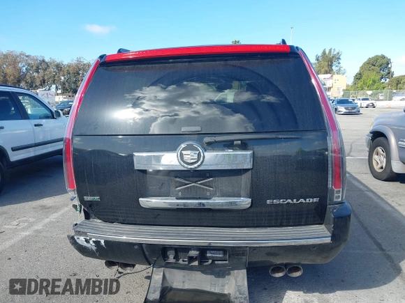 2011 Cadillac Escalade ESV Premium z VIN 1GYS4JEFXBR189541, wystawiony jako IAAI lot #41731883 z przebiegiem 106 023 mil mil oraz . Historia ofert i sprzedaży dostępna na DreamBid. Obrazek 16.