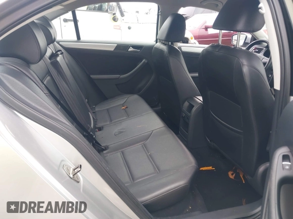 2014 Volkswagen Jetta SE with VIN 3VWD17AJ7EM331139, listed as a IAAI auction lot 41813500 with 110,233 mi miles and . Bid and sale history available at DreamBid. Image 8.