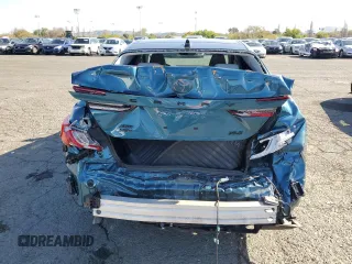 2025 Toyota Camry LE z VIN 4T1DBADK3SU502862, wystawiony jako Copart lot #51853575 z przebiegiem 31 601 mil mil oraz Szkoda całkowita • Salvage title. Historia ofert i sprzedaży dostępna na DreamBid. Obrazek 6.