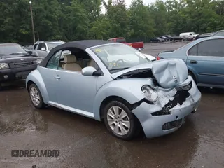 2010 Volkswagen Beetle with VIN 3VWRG3AL6AM008886, listed as a IAAI auction lot 42618429 with 100,264 mi miles and . Bid and sale history available at DreamBid. Image 1.