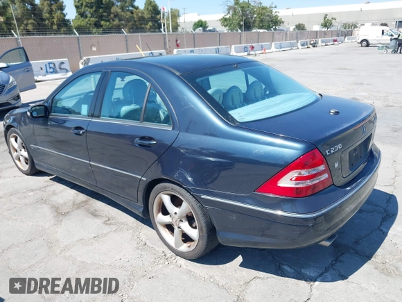 2005 Mercedes-Benz C 230 Kompressor z VIN WDBRF40J35F710180, wystawiony jako IAAI lot #42733063 z przebiegiem 116 202 mil mil oraz . Historia ofert i sprzedaży dostępna na DreamBid. Obrazek 3.