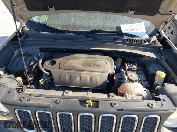 2015 Jeep Renegade Latitude with VIN ZACCJBBT0FPB67030, listed as a IAAI auction lot 41866195 with 120,618 mi miles. Bid and sale history available at carsss.com. Image 10.