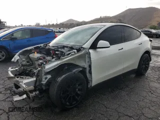2023 Tesla Model Y Long Range z VIN 7SAYGDEE6PA036104, wystawiony jako Copart lot #59301245 z przebiegiem 31 243 mil mil oraz Czysty tytuł • Clean title. Historia ofert i sprzedaży dostępna na DreamBid. Obrazek 1.