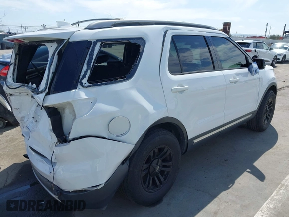 2016 Ford Explorer XLT with VIN 1FM5K8DHXGGA72450, listed as a IAAI auction lot 42019233 with 184,499 mi miles. Bid and sale history available at carsss.com. Image 4.