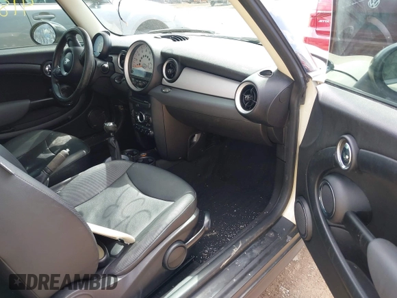 2011 MINI Hardtop with VIN WMWSU3C58BT184415, listed as a IAAI auction lot 41891353 with 149,533 mi miles and . Bid and sale history available at DreamBid. Image 5.