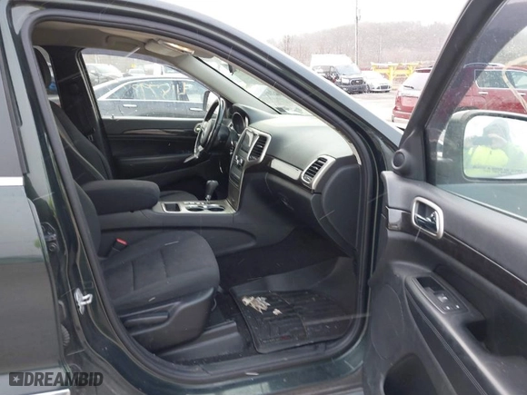 2011 Jeep Grand Cherokee Laredo with VIN 1J4RR4GG9BC546198, listed as a IAAI auction lot 41879387 with 190,973 mi miles. Bid and sale history available at carsss.com. Image 5.