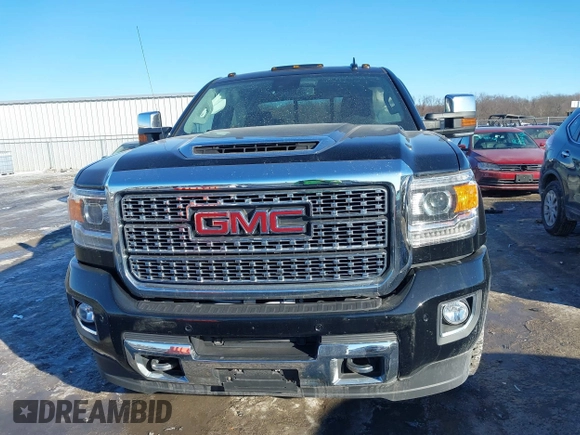 2019 GMC Sierra 2500HD Denali with VIN 1GT12SEYXKF224711, listed as a IAAI auction lot 41407508 with 77,158 mi miles. Bid and sale history available at carsss.com. Image 12.