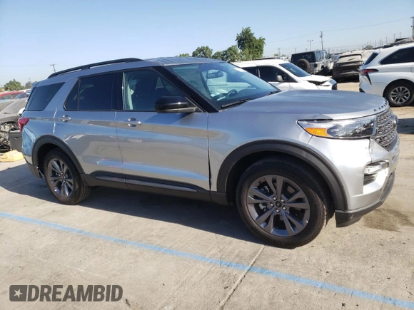 2024 Ford Explorer XLT with VIN 1FMSK7DHXRGA32630, listed as a Copart auction lot 68529784 with 884 mi miles and Salvage Title. Bid and sale history available at carsss.com. Image 4.