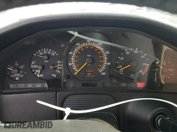 1993 Mercedes-Benz 400 z VIN WDBGA43E3PA132912, wystawiony jako Copart lot #53191945 z przebiegiem 108 332 mil mil oraz Czysty tytuł • Clean title. Historia ofert i sprzedaży dostępna na DreamBid. Obrazek 9.